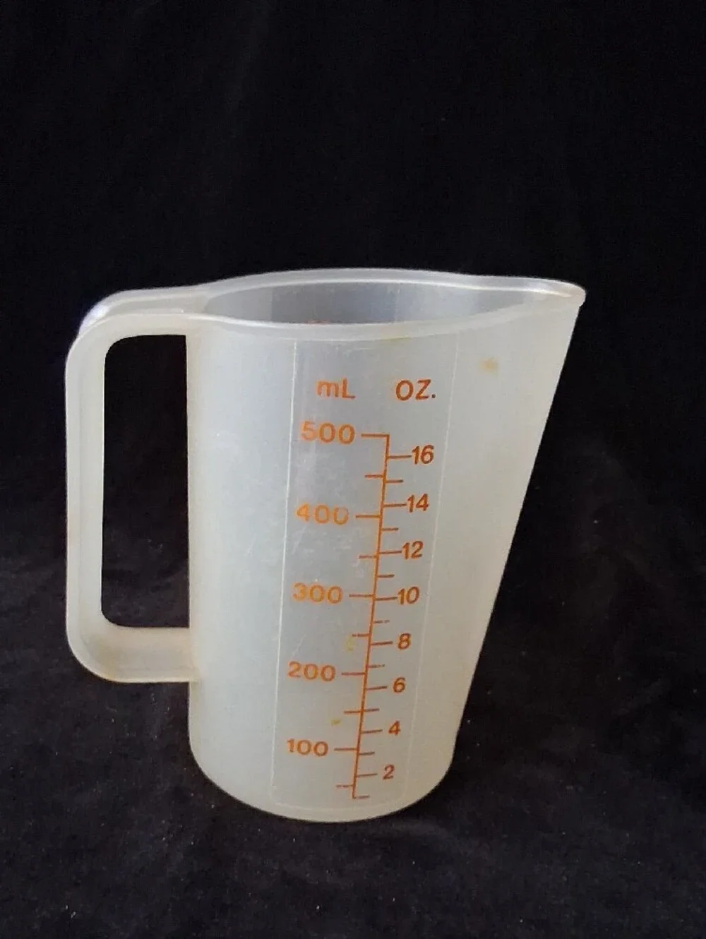 Vintage Tupperware clear plastic 2-cup measuring cup - Picture 2 of 5